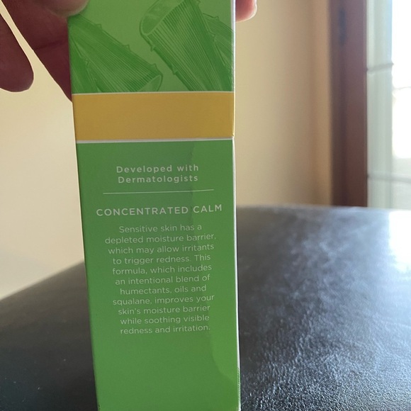 Burt's Bees Calming Serum with Aloe and Rice Milk - sensitive solutions 1 fl oz - Picture 3 of 7
